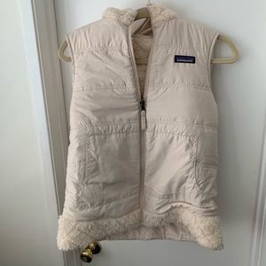 Reversible hooded Patagonia furry vest